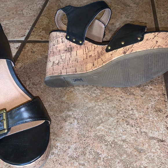 MOSSIMO SUPPLY CO Black Strappy Wedge Sandal - Picture 8 of 8